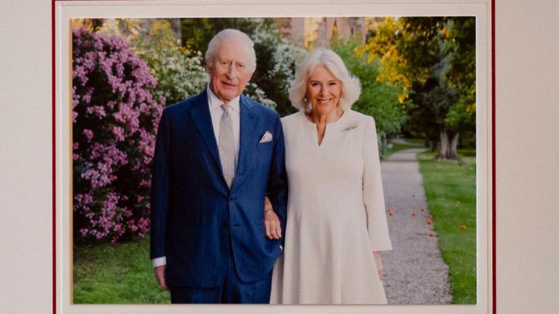 King and Queen reveal this year's Christmas card