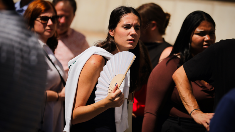 Temperatures to soar to 38C as amber extreme heat warning comes into force
