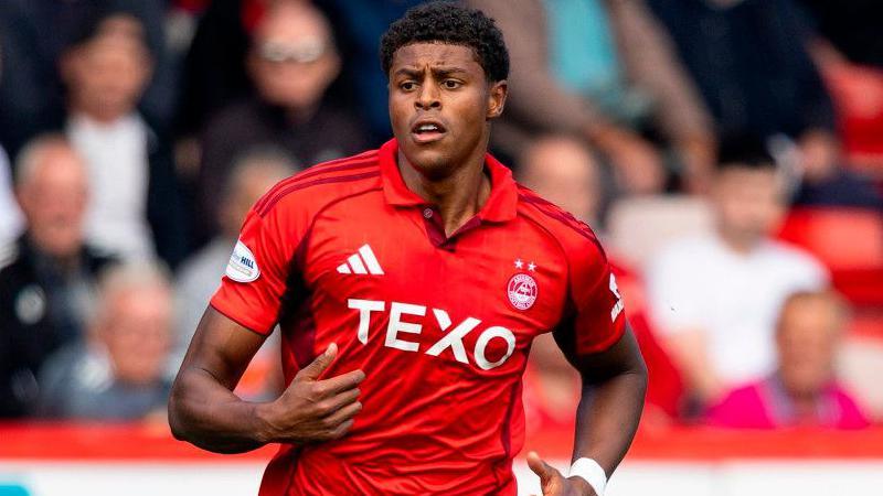 Aberdeen striker Kusini Yengi