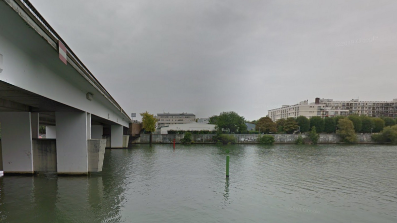 Man held after four bodies found in River Seine