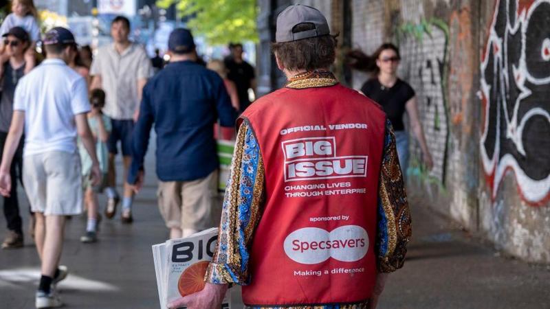 Big Issue says vendors struggling as sales hit by heatwaves