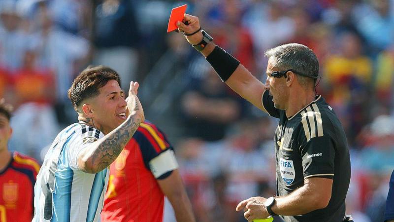 Fernandez defends Argentina as Messi questions remain
