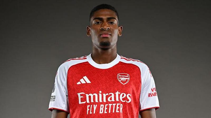 Arsenal Clinches Exciting Deal for Defender Mosquera from Valencia