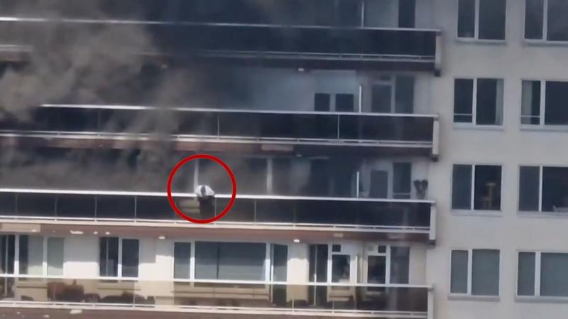 Watch: Man seen climbing from balcony during Antwerp fire