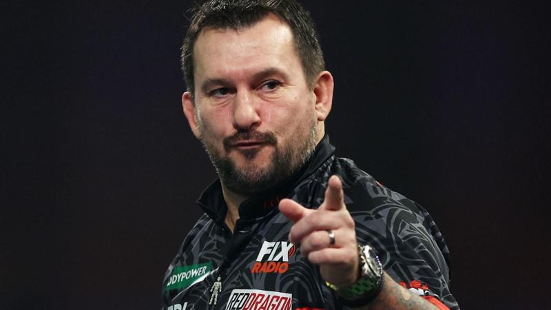 Clayton outlasts Zonneveld to reach fourth round