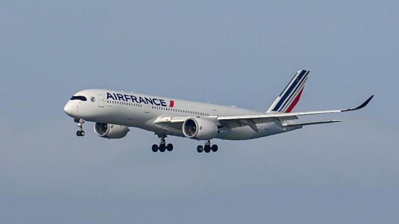 US-bound plane diverts to Canada after person from Ebola-hit region boards 'in error'