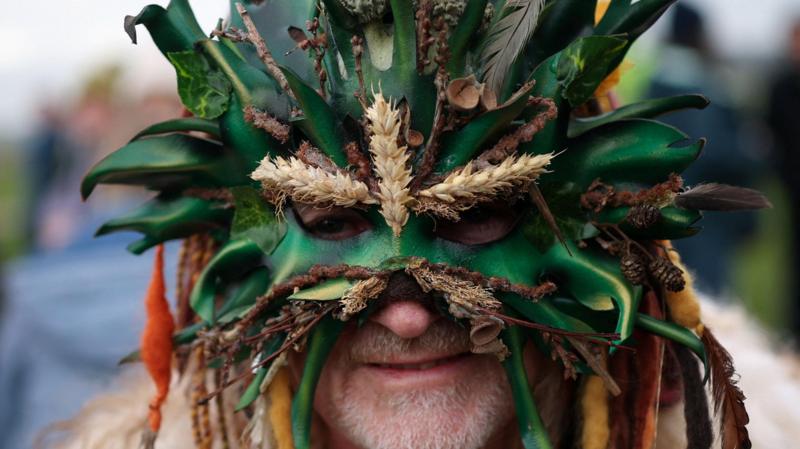 In pictures: Druids descend on Stonehenge to mark winter solstice