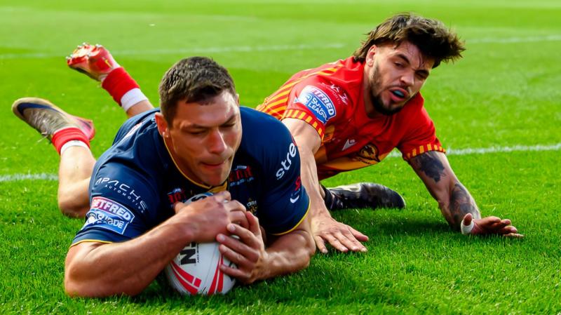 Eight-try Leeds demolish Catalans to stay top