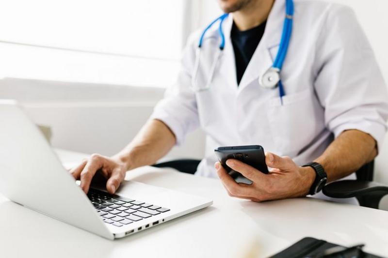 Doctors' union warning over online booking safety risk