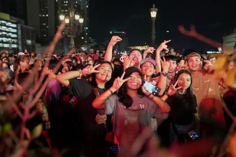CHINA CELEBRATES LUNAR NEW YEAR — and wipes out American ‘big’ tech 🥳🇨🇳