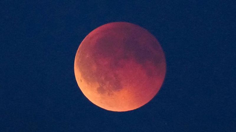 Astronomer explains cause of Moon's red appearance