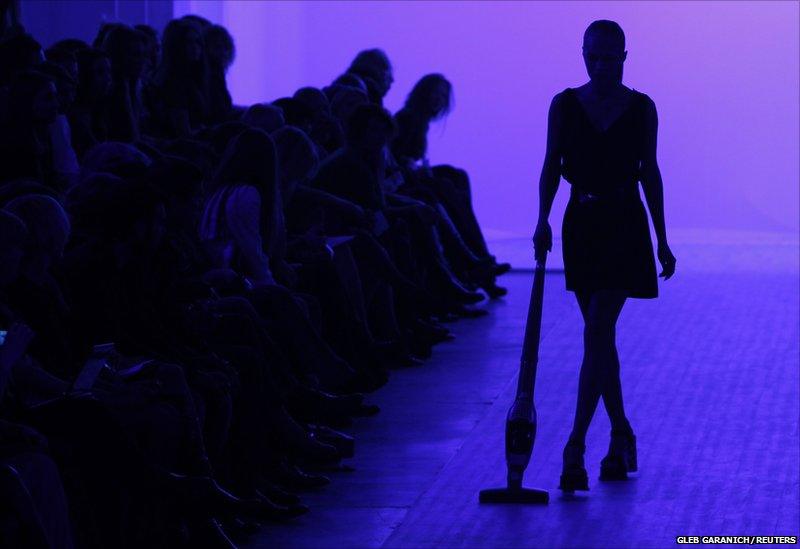 A model presents a creation by Ukrainian designer Elena Burenina during Ukrainian Fashion Week in Kiev, 13 October 2011