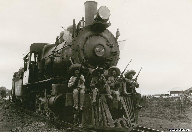 Untitled picture of Mexican fighters, by Hugo Brehme, taken between 1911 and 1917