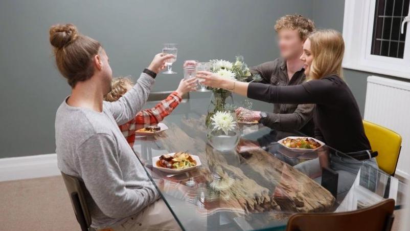 Naomi gyda Christopher a Matt a'i mab