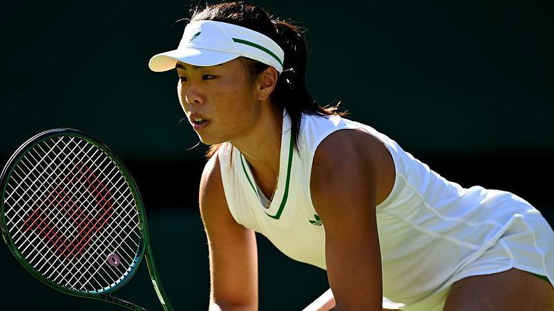 Mimi Xu prepares to receive a serve at Wimbledon 