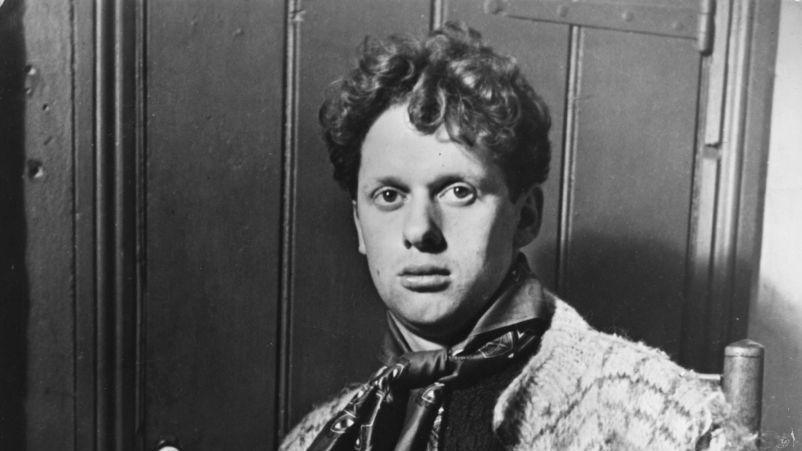 a black and white photo of Dylan Thomas