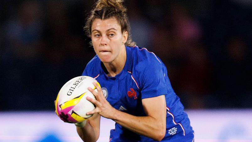 Carla Arbez with rugby ball in her hands