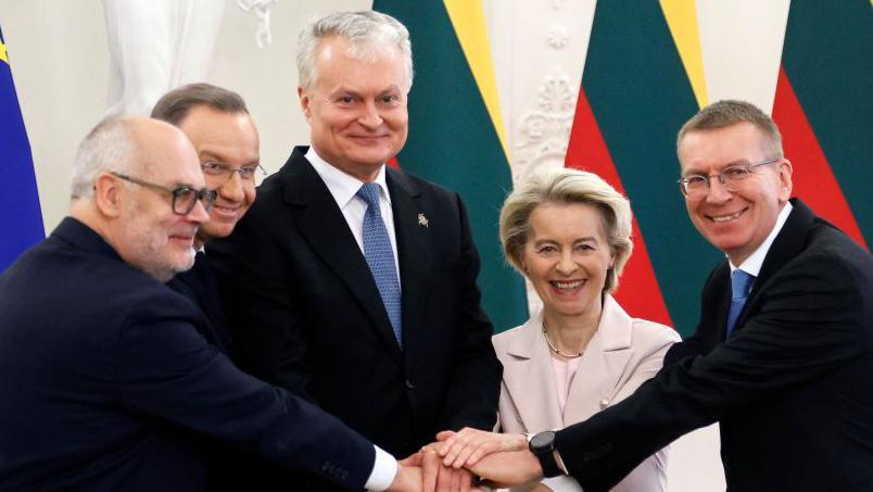 (LtoR) Estonian President Alar Karis, Polish President Andrzej Duda, Lithuanian President Gitanas Nauseda, EU chief Ursula von der Leyen and Latvian President Edgars Rinkevics pose after addressing a press conference at the presidential palace in Vilnius, Lithuania on February 9, 2025. 