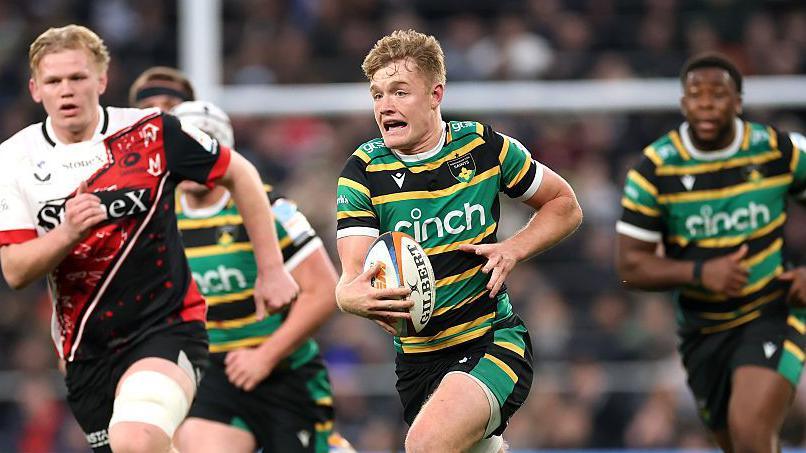 Fin Smith running with the ball in his hands against Saracens in March
