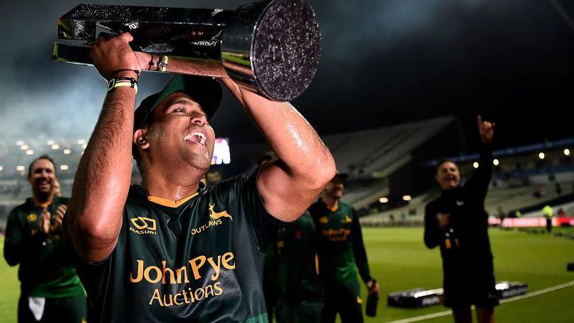 Samit Patel holds up the T20 Blast trophy after helping Notts Outlaws to the title in 2017