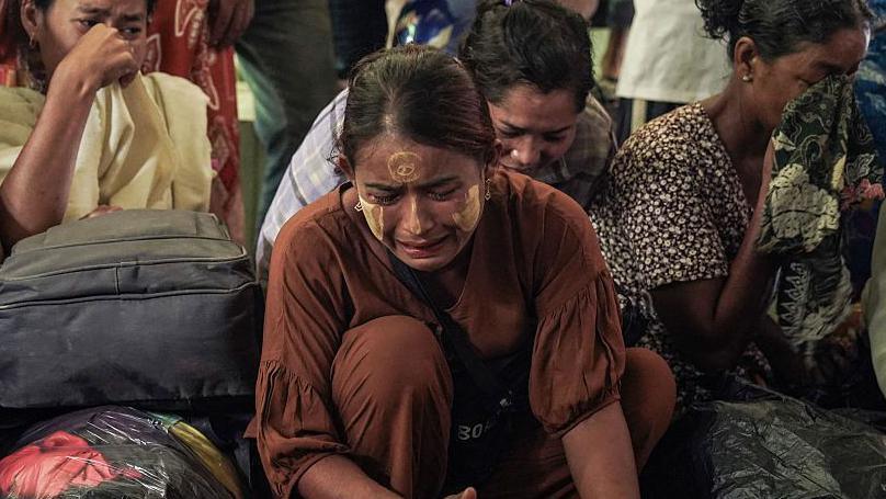  Mourners react during a funeral for the victims of a bombardment carried out by Myanmar's military in Mrauk 
