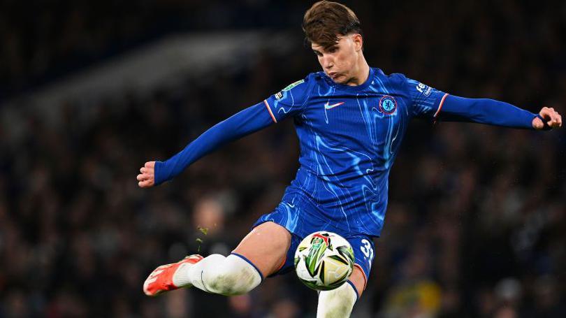 Cesare Casadei in action for Chelsea against Barrow.