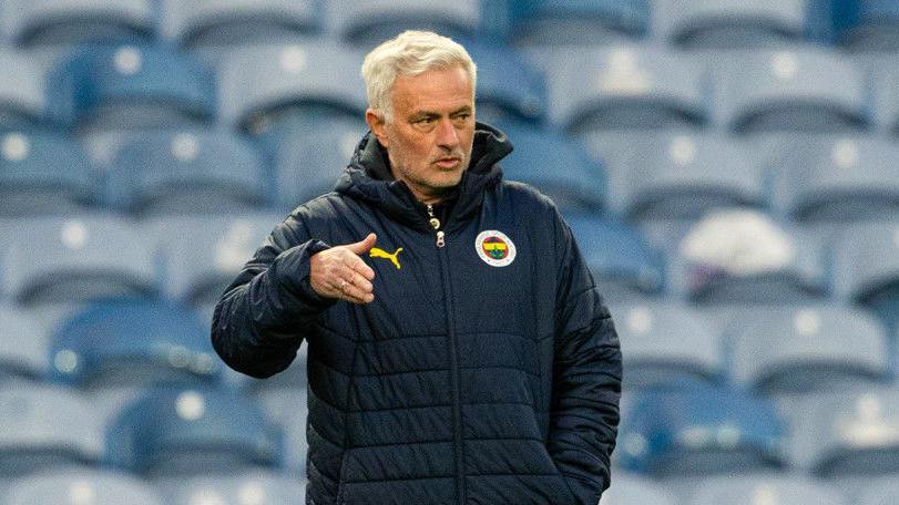 Jose Mourinho oversees Fenerbahce training at Ibrox