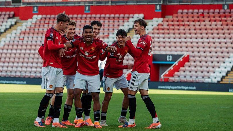Manchester United's Paraguay international defender Diego Leon (centre) celebrates his goal in the Premier League 2 victory against Tottenham
