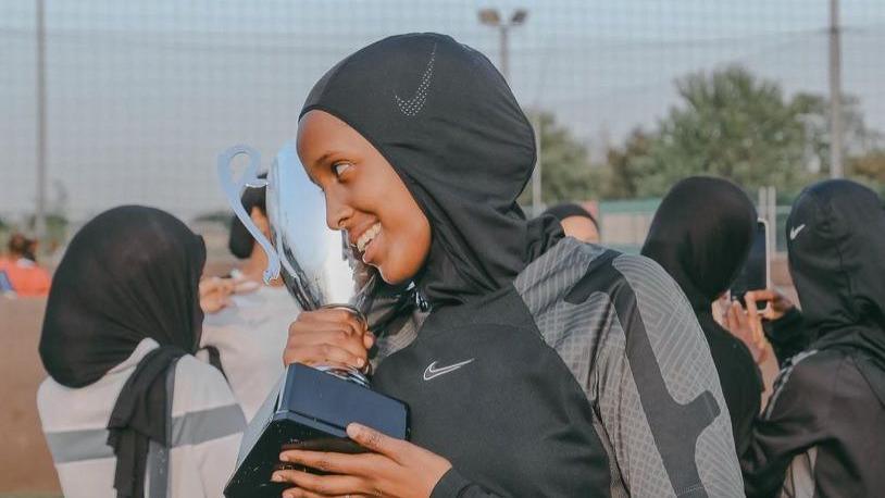 iqra ismail on the pitch having won an award