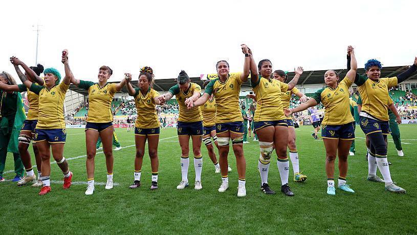 Brazil show appreciation to their fans 