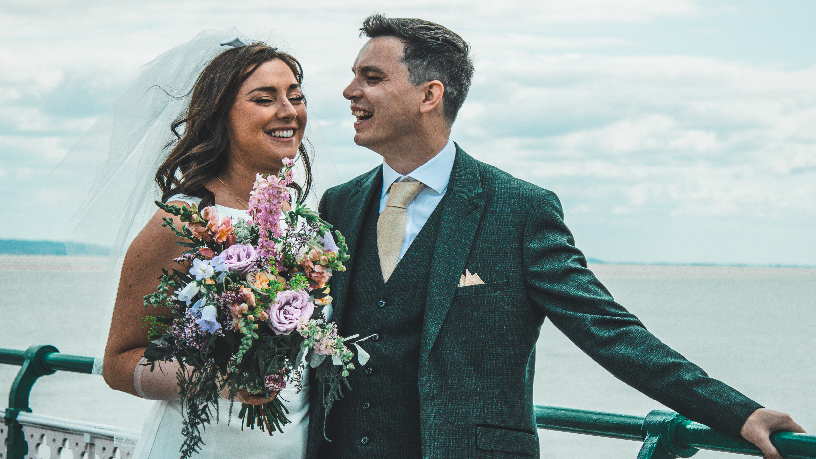 Reddit strangers were Cardiff couple's only wedding guests - BBC News Reddit strangers were Cardiff couple's only wedding guests - BBC News
