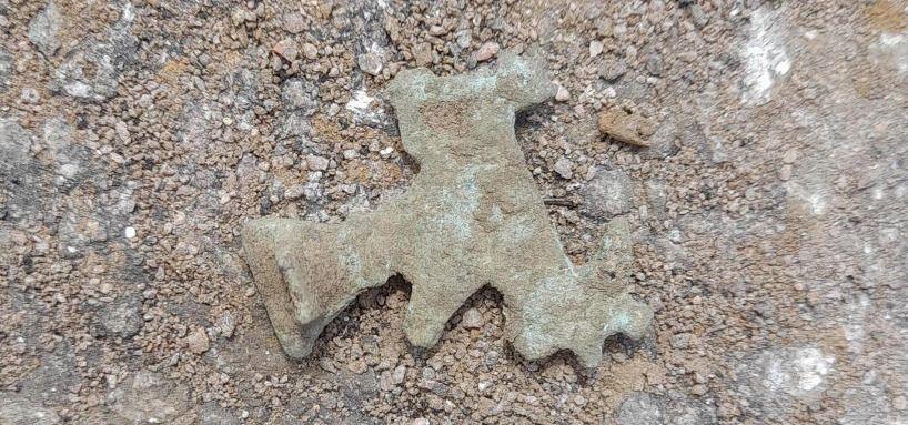 Thin stone shape on shingle path