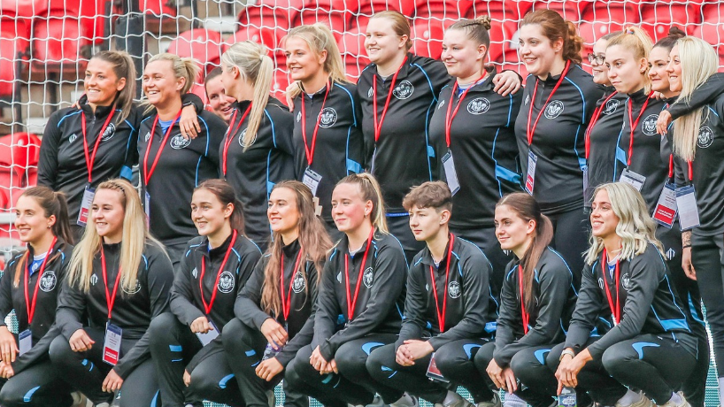 Thornaby FC Women in front of a goal