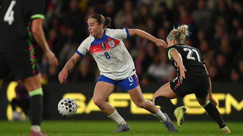 Lucia Kendall playing for England