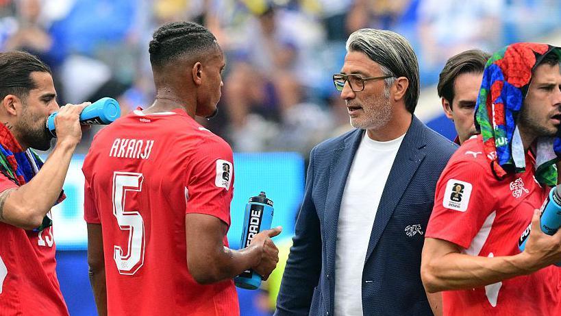 Switzerland manager Murat Yakin talks to Manuel Akanji during a cooling break against Bosnia and Herzegovina. The stoppage provided an opportunity for tactical adjustments before Switzerland’s substitutes helped transform the match