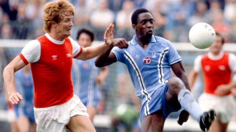 Willie Young of Arsenal and Garry Thompson of Coventry City