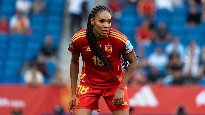 Salma Paralluelo in action for Spain