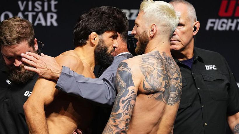 Arman Tsarukyan headbutts Dan Hooker