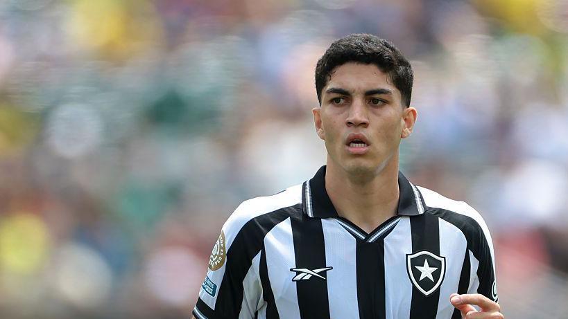 Jair Cunha in action for Botafogo at the Club World Cup