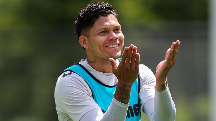Evanilson in training with Bournemouth