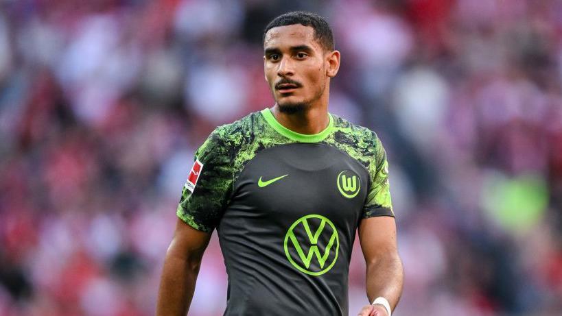 Maxence Lacroix playing for Wolfsburg