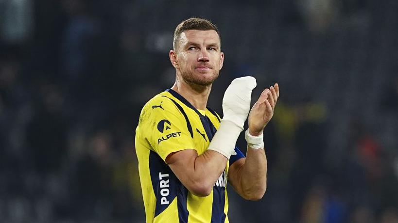 Edin Dzeko in action for Fenerbahce