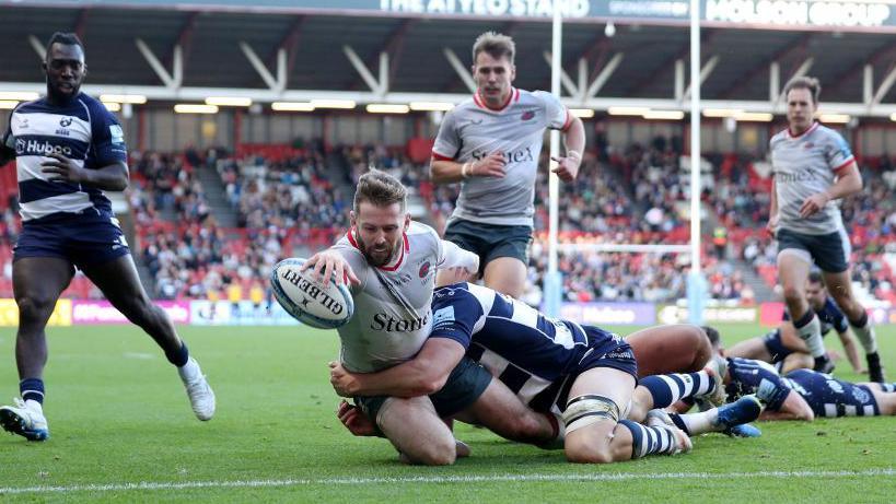 Elliot Daly of Saracens scores one of his team's tries