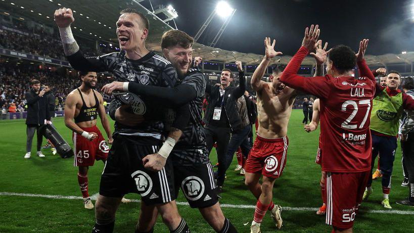 Brest players celebrate qualifying for the Champions league 