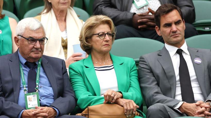 Robert Federer, Lynette Federer and Roger Federer sitting on Court One