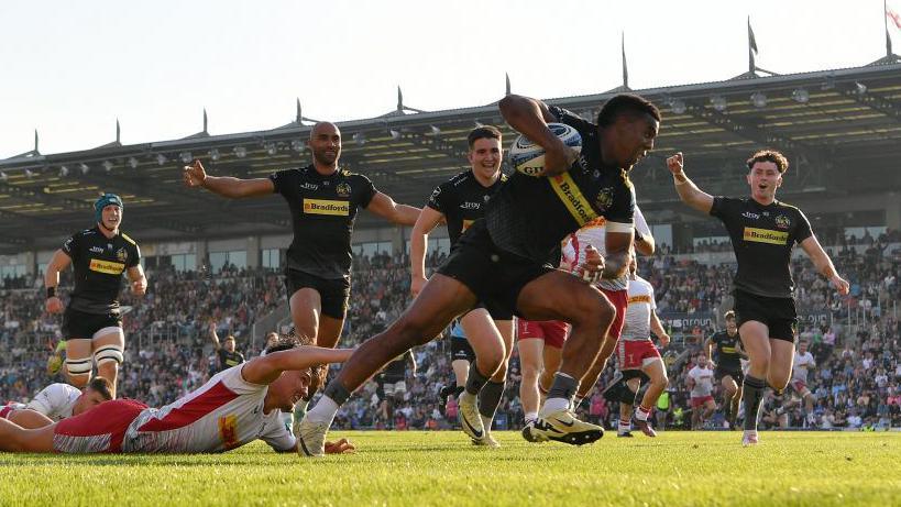 Immanuel Feyi-Waboso scores one of Exeter's seven tries