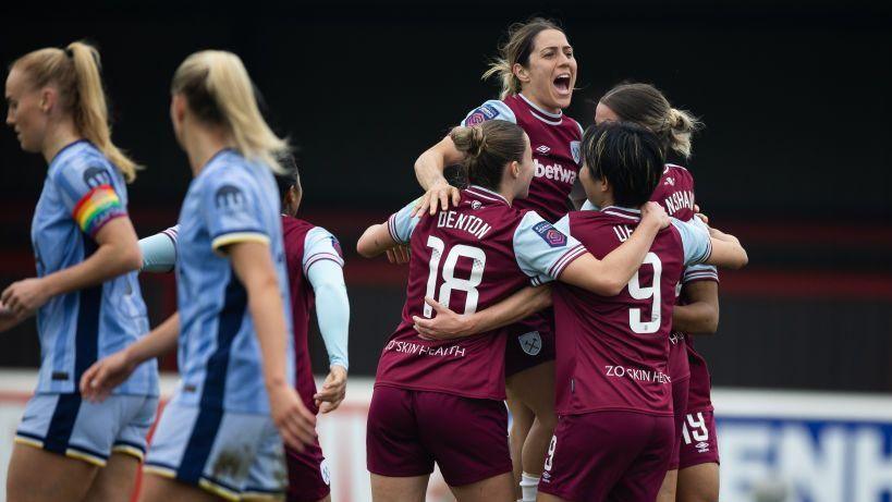 West Ham players celebrate 