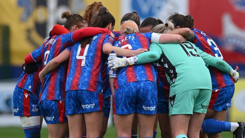 Crystal Palace players in a huddle