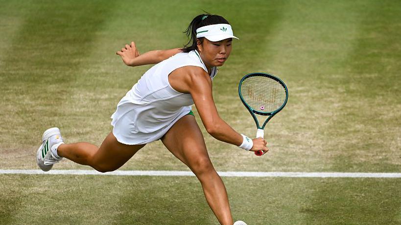 Mimi Xu playing at Wimbledon
