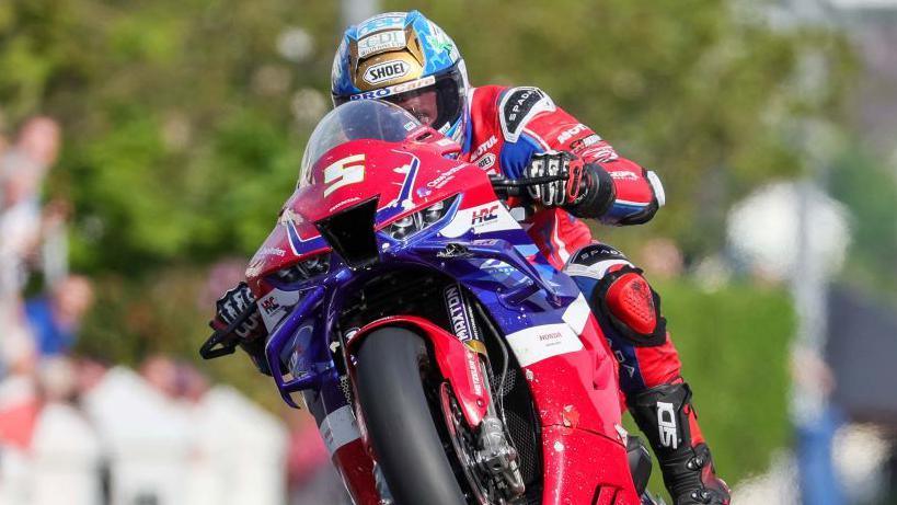 Dean Harrison on board his Honda Fireblade at the North West 200